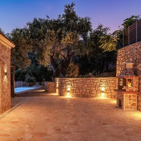 By * パレオカストリッツア