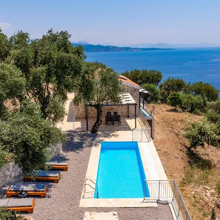 By パレオカストリッツア